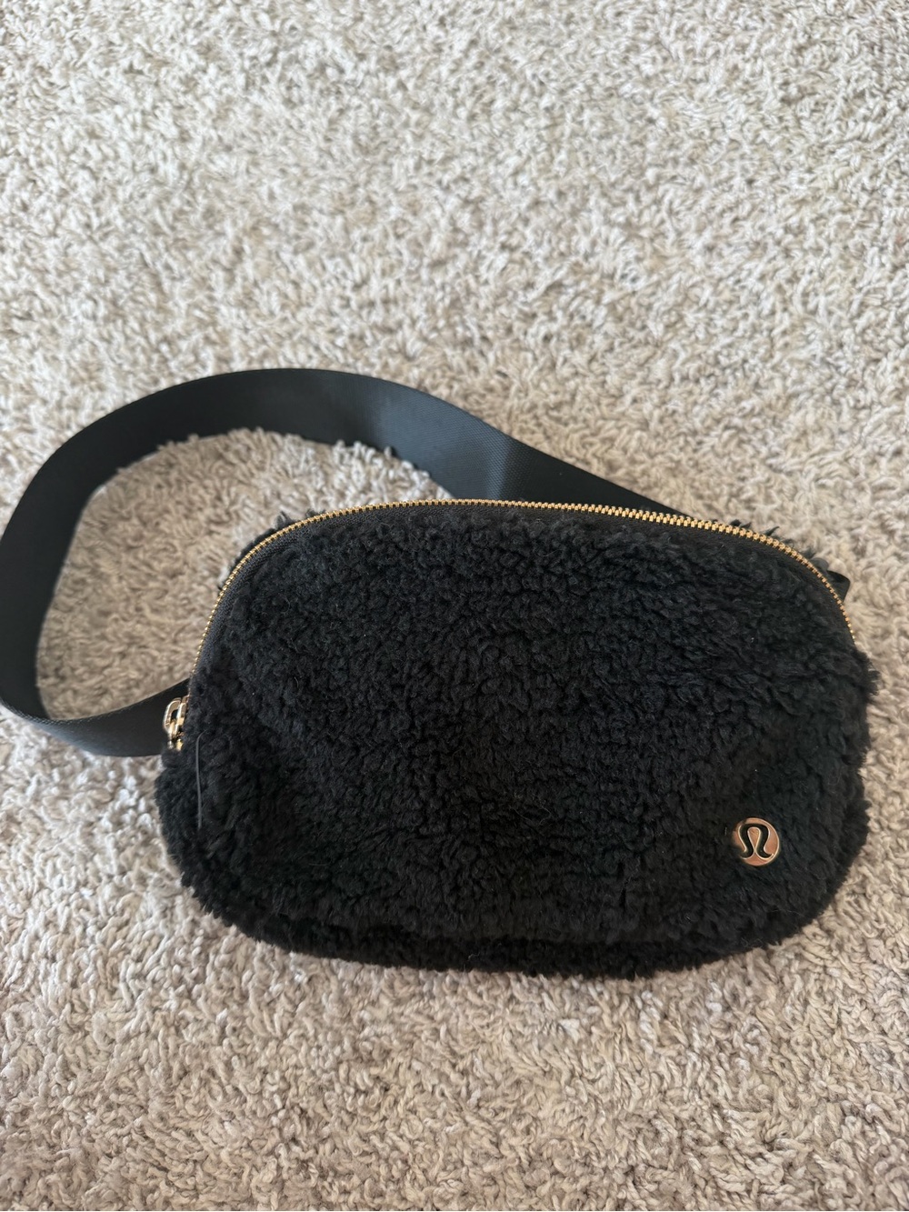 NWOT, lululemon athletica Black Sherpa Crossbody Belt Bag with Gold Hardware